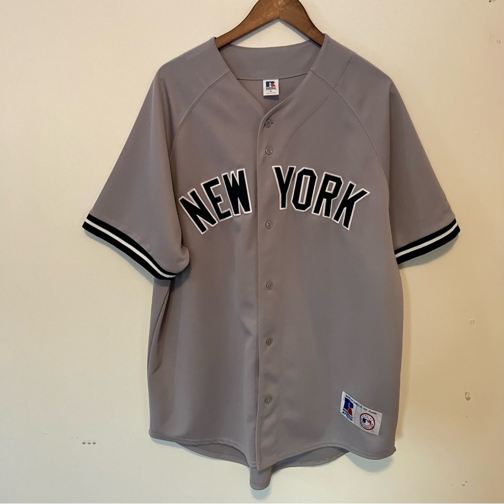 VTG Russell Athletic Men's XL Gray New York Yankees Button Up Jersey Baseball